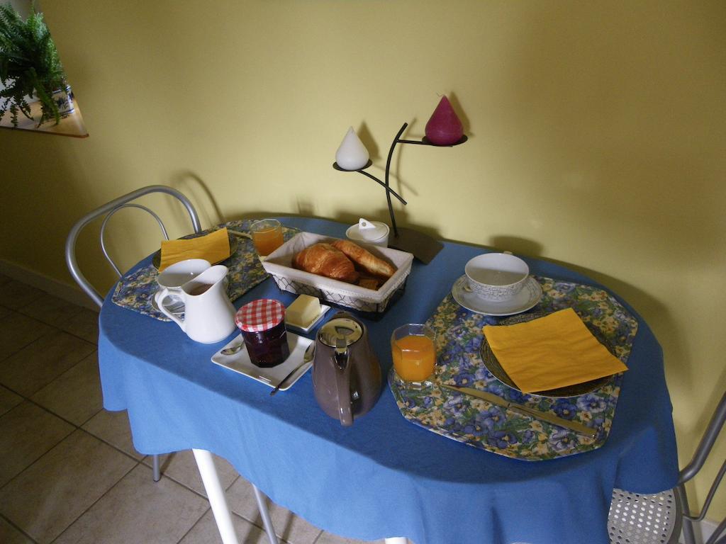 La Petite Varenne Turny Habitación foto